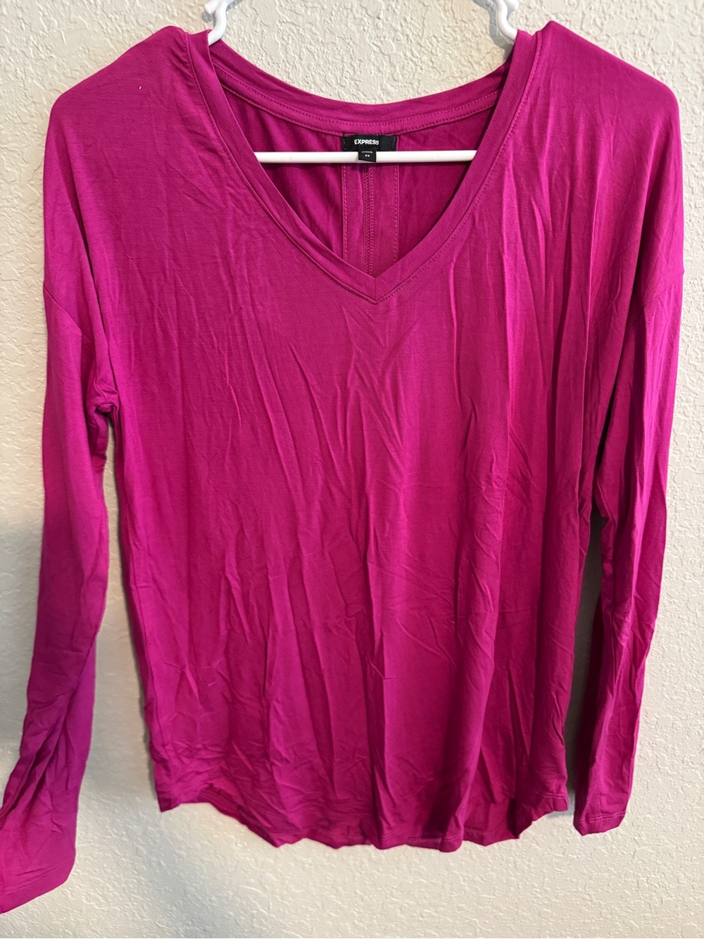 Express Long Sleeve V‑Neck Top — Fuchsia